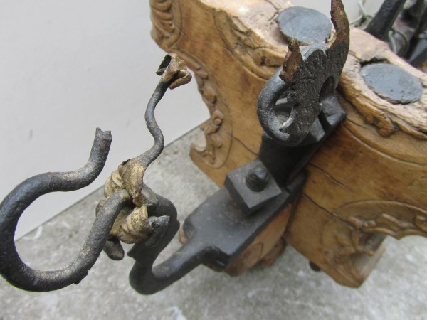 Antique-Italian-Carriage Axle-Siciliaans-wagenschot-Arrière-de-charrette-italienne-Francesco-Petrarca-Crammichele-Ragusa-Catania-00009